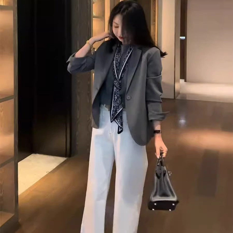 高级感短款西装外套女2026春季新款小个子气质宽松休闲一粒扣上衣