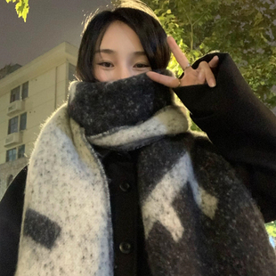 黑灰色百搭仿羊绒围巾冬季女高级感马海毛围脖披肩一体保暖学生潮