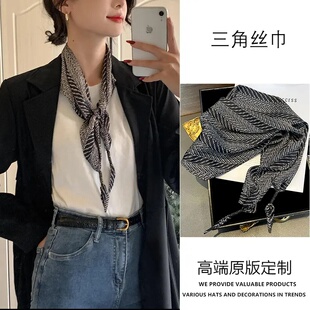 复古老钱风丝巾女春秋新款百搭三角头巾披肩外搭领巾高级感围巾