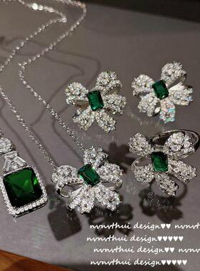 璀璨孔雀绿宝石戒指 镀18K金蝶舞花香蝴蝶结彩色锆石闪钻戒指项链