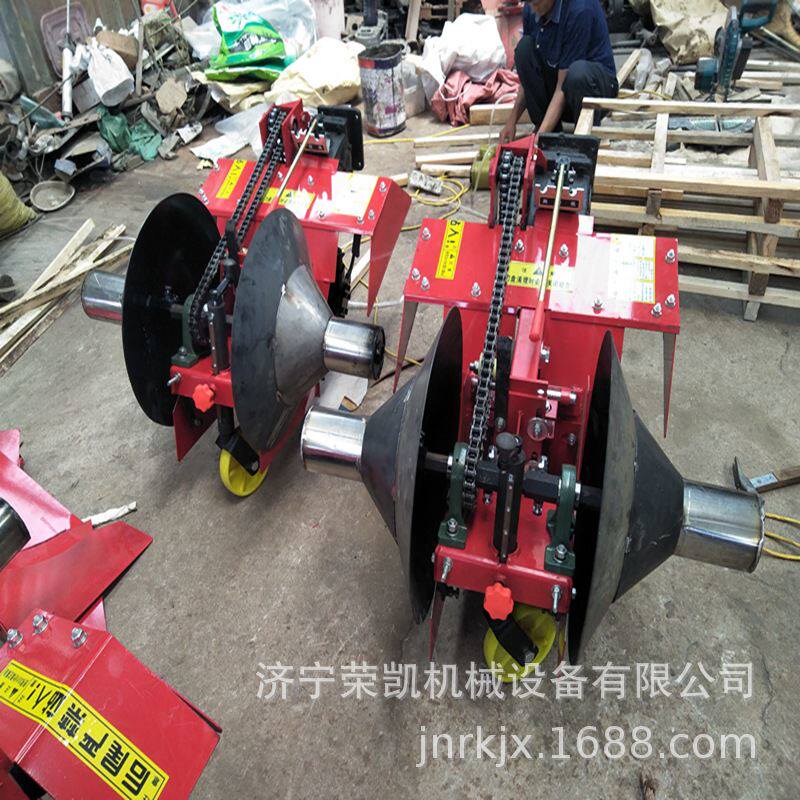 大棚草莓种植起垄机 河南手扶后置草莓开沟起垄机 小型打沟筑梗机