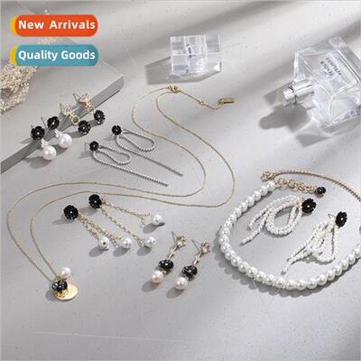 Black whe pearl chain drip oil craft flower ins workplace hu