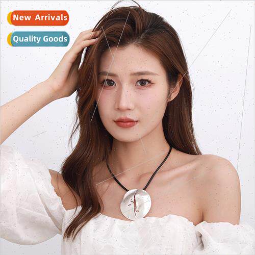 Europe Hollowed Out Irregular Round Geometric Alloy Pendant