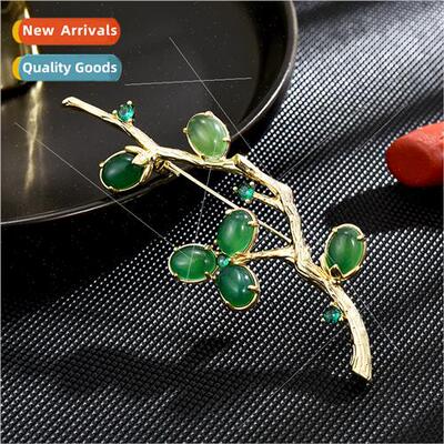 New niche elegant chalcedony three-leaf flower brooch high-g