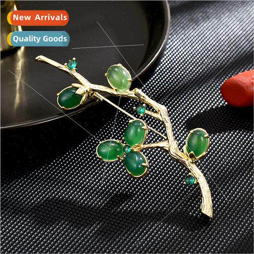 New niche elegant chalcedony three-leaf flower brooch high-g