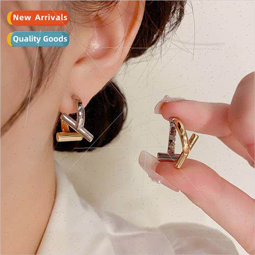 Europe simple fashion gold silver bee after wearing earrings
