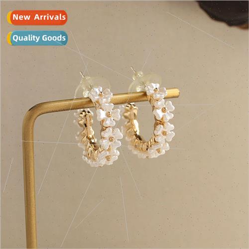 C-shaped half circle round flower earrings shell luster Japa