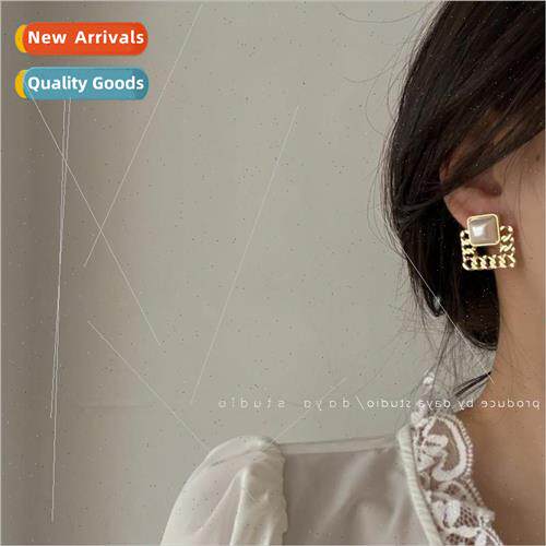 Retro HK sense weaving metal pearl chain square earrings Fre
