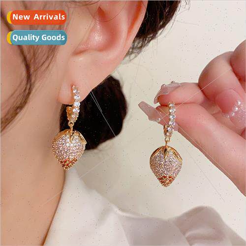 Sweet zirconia strawberry C earrings Exquise easy fashion hi