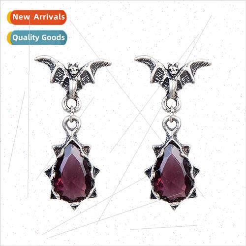 Classic Vintage Bat Teardrop Zirconia Earrings适用Men Women