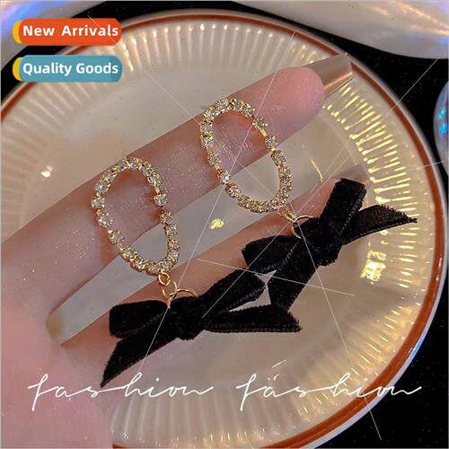 Dark black color bow peach heart earrings female new tide hu