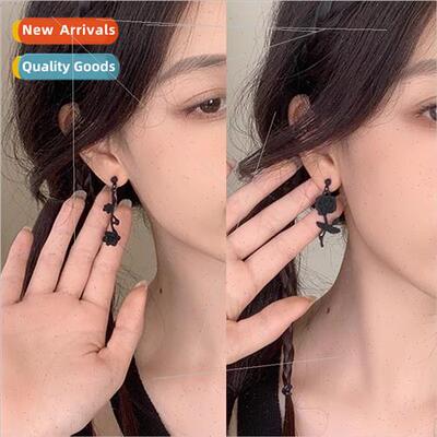 Dark Rose Asymmetric Frosted Black Flower Stud Earrings适用W