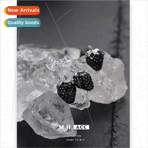 Korea black oil drop strawberry earrings s925 silver needle
