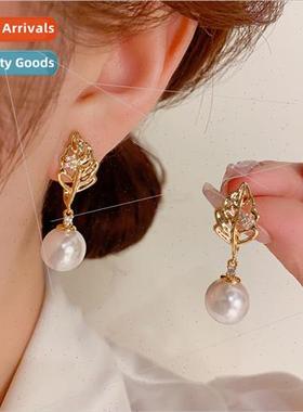 Europe metal leaf dangling pearl earrings s925 silver pin ni