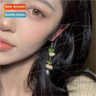 Flourishing ear hooks female green atmosphere sense imation