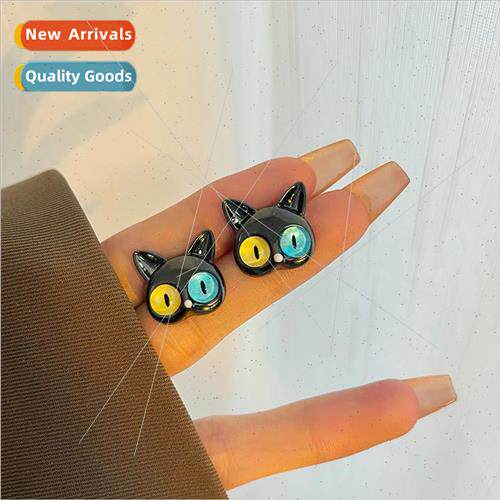 Cartoon quirky heteropupil small monster cat earrings female