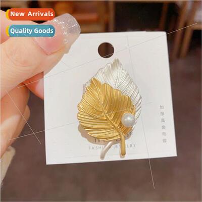 French matte gold color collision leaf brooch vintage cold w