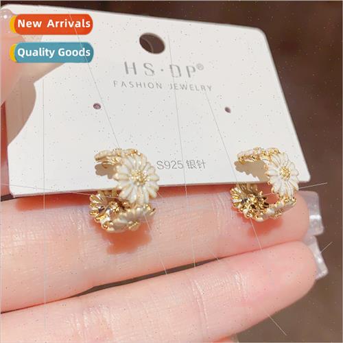 French retro niche oil drop daisy C earrings antique s925 si