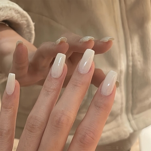 酸奶白色亮面穿戴甲美甲手工光疗美甲孕妇2024新年款 婚甲 穿戴式