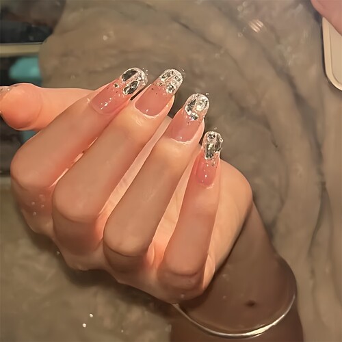 冰透裸色闪钻穿戴美甲