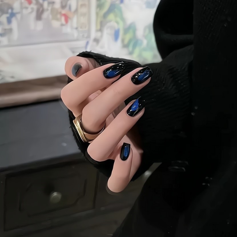 黑色带蓝手工穿戴甲美甲