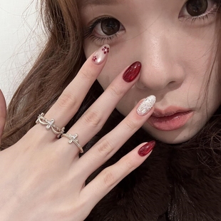 手工穿戴甲秋冬爆闪新年红宝石猫眼亮片美甲手绘小花气质显白婚甲