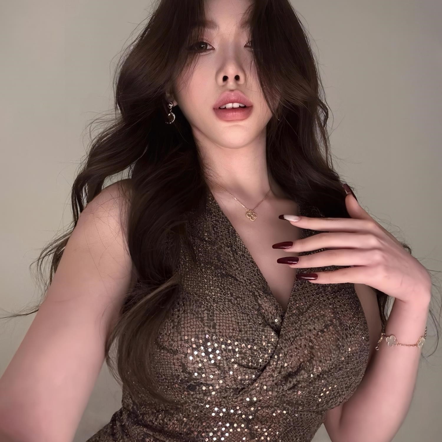 欧美性感辣妹手工穿戴甲美甲长款高级显白冰透红牛血色法式婚甲