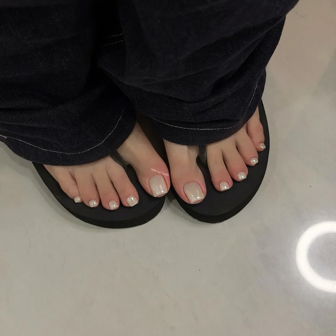 海莉极光珍珠白月光脚趾手工甲穿戴甲新款成品脚美甲贴片成品可拆