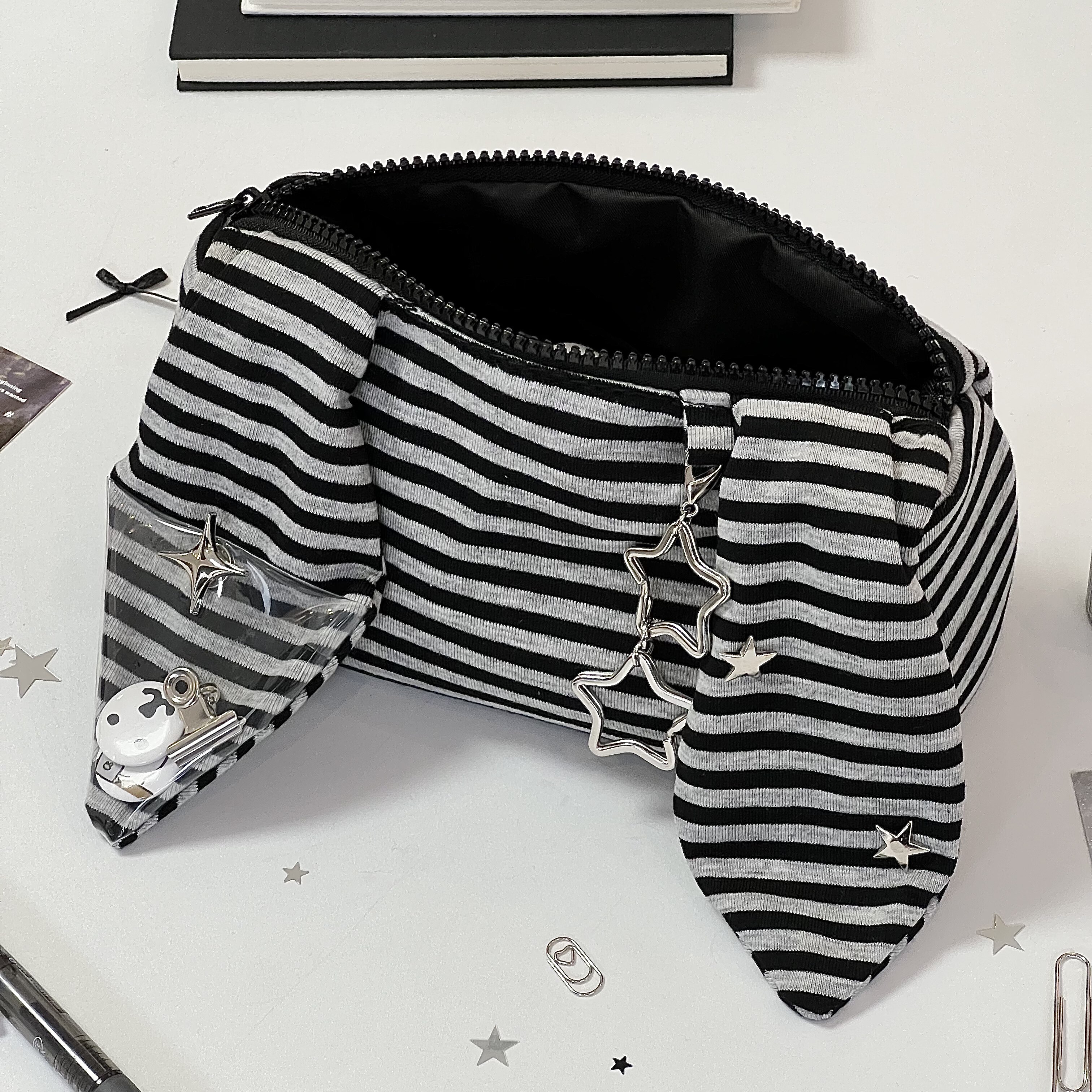 新款恶魔兔条纹笔袋大容量高颜值ins风女学生文具盒收纳袋铅笔盒