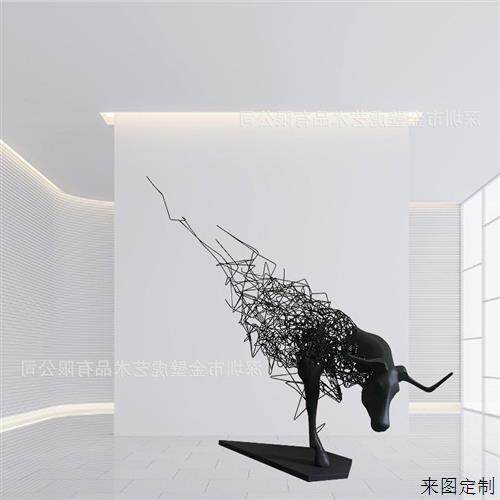 新款铁线野牛雕塑售楼部大堂落地斗牛摆件商业中心小区动物小品