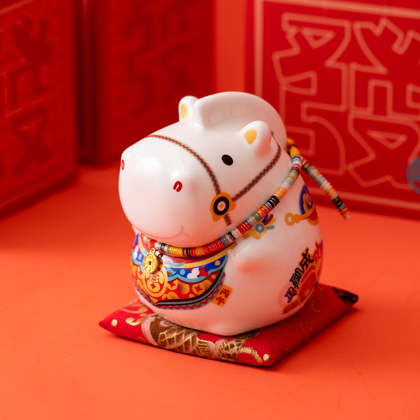 2026马年抱富马陶瓷存钱罐摆件吉祥物新年储钱罐公司年会定制送礼