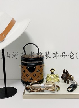 售楼样板房棕色大牌主题玄关托盘帽子香水车钥匙组合软装饰品摆件