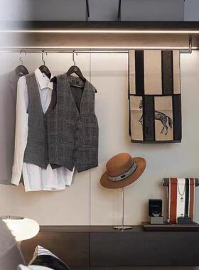 简约现代样板间男士衣帽间摆件道具礼帽西服衬衣马甲软装饰品组合