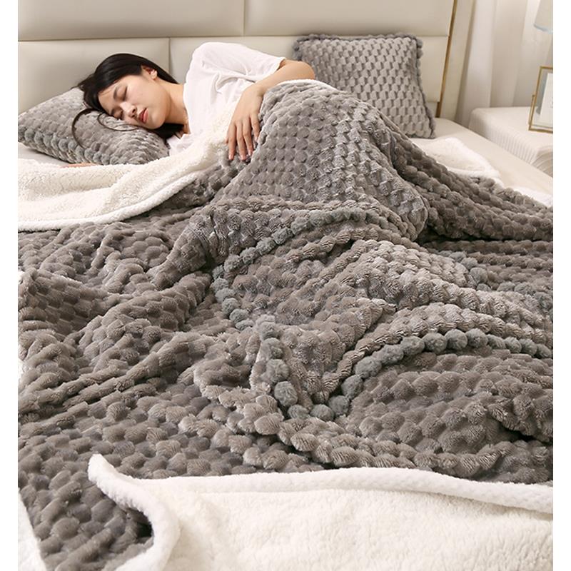 加厚抱枕被子两用午睡车上靠垫办公室枕头二合一绒毯冬汽车多功能