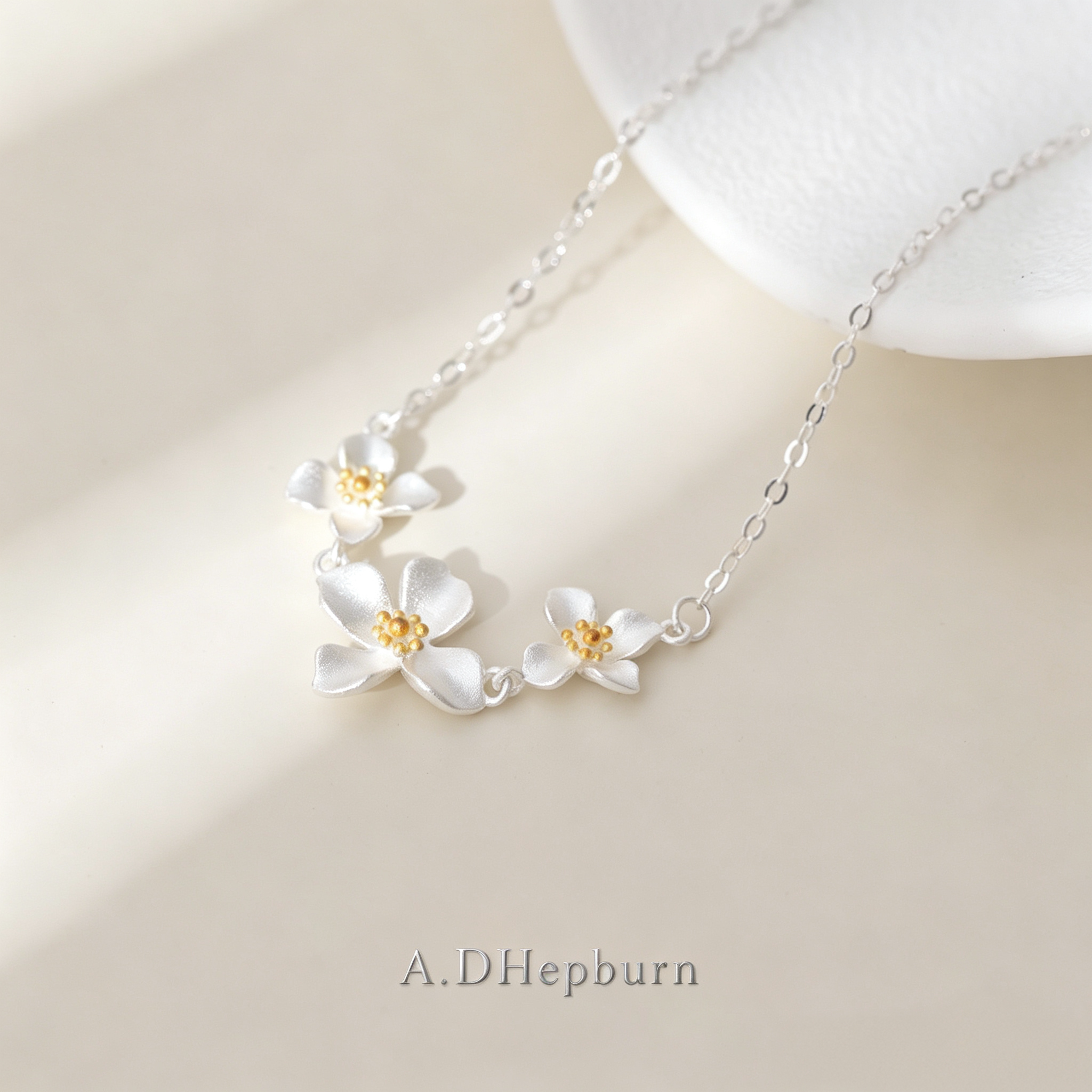 A.DHepburn栀子花锁骨链百搭轻奢
