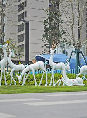 室外抽象鹿雕塑公园林草坪景观玻璃纤维梅花鹿动物小品装饰造景摆