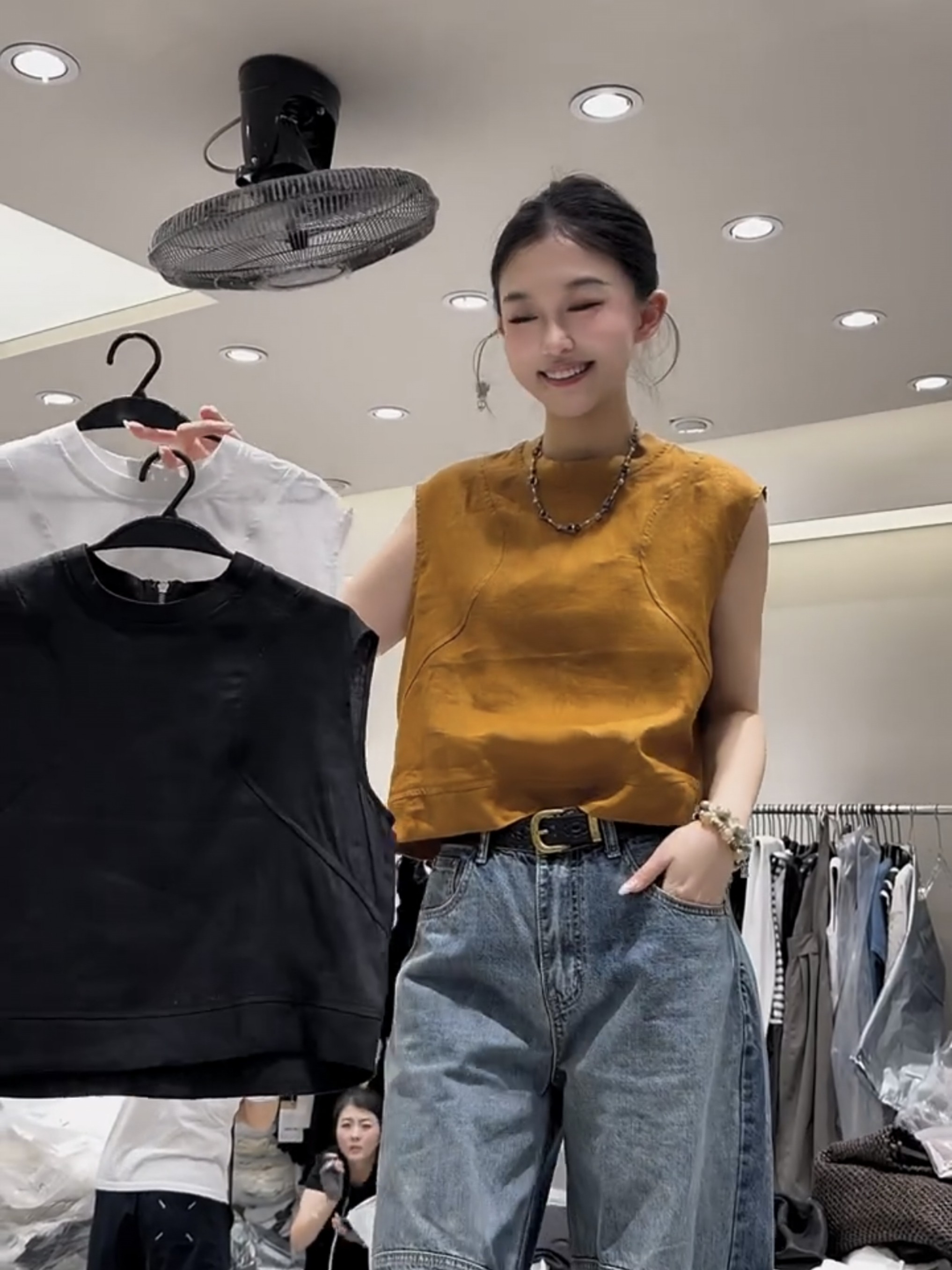 欧货简约百搭松弛感无袖背心女夏季宽松后拉链圆领显瘦通勤上衣潮
