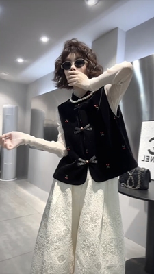 春款丝绒新中式盘扣樱桃刺绣马甲