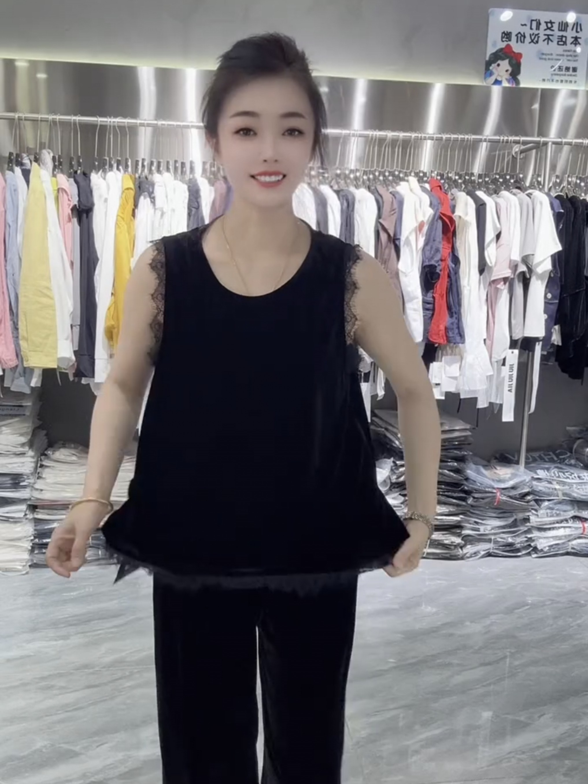 法式小香风夏季新款黑色蕾丝拼接 小飞袖背心女百搭美背丝绒上衣