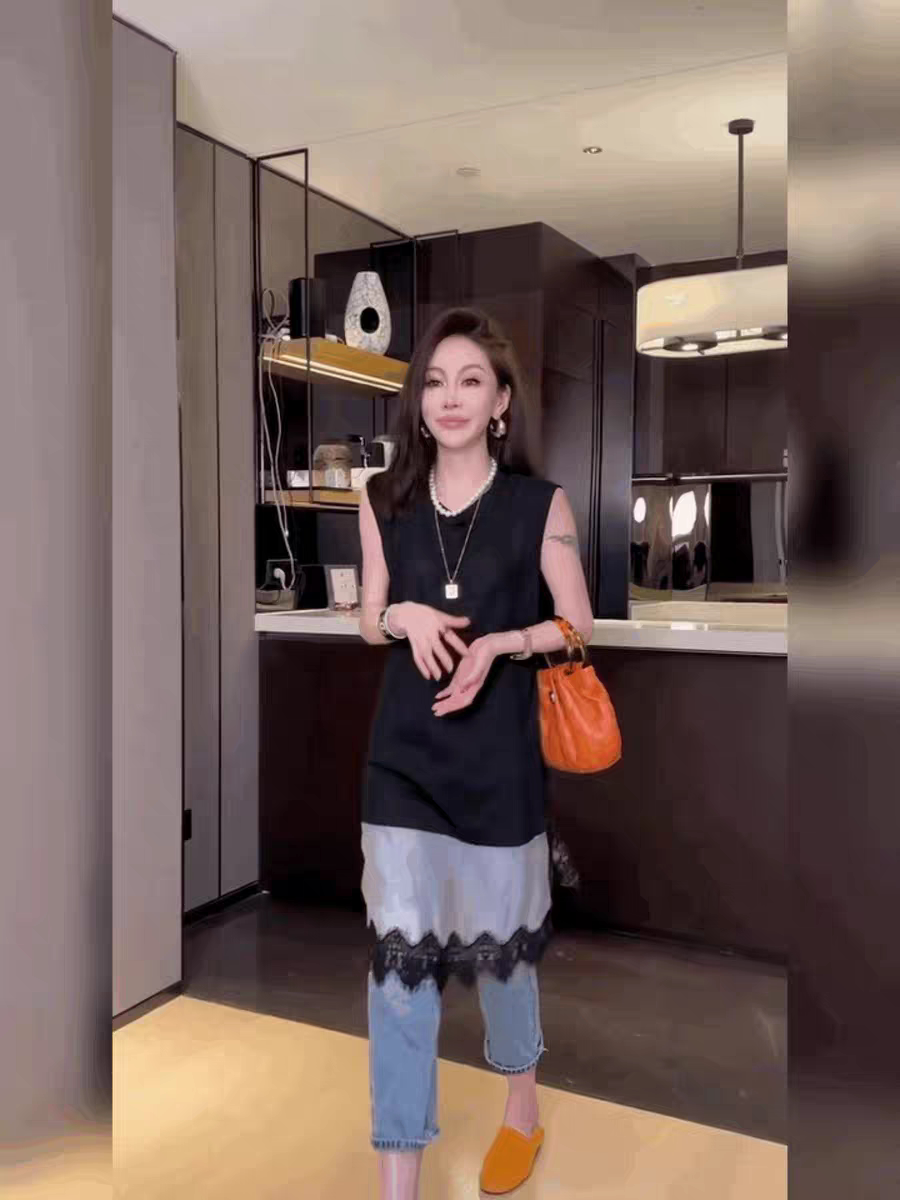 高级感轻奢欧货气质背心连衣裙女2026春夏新款蕾丝拼接无袖长T潮