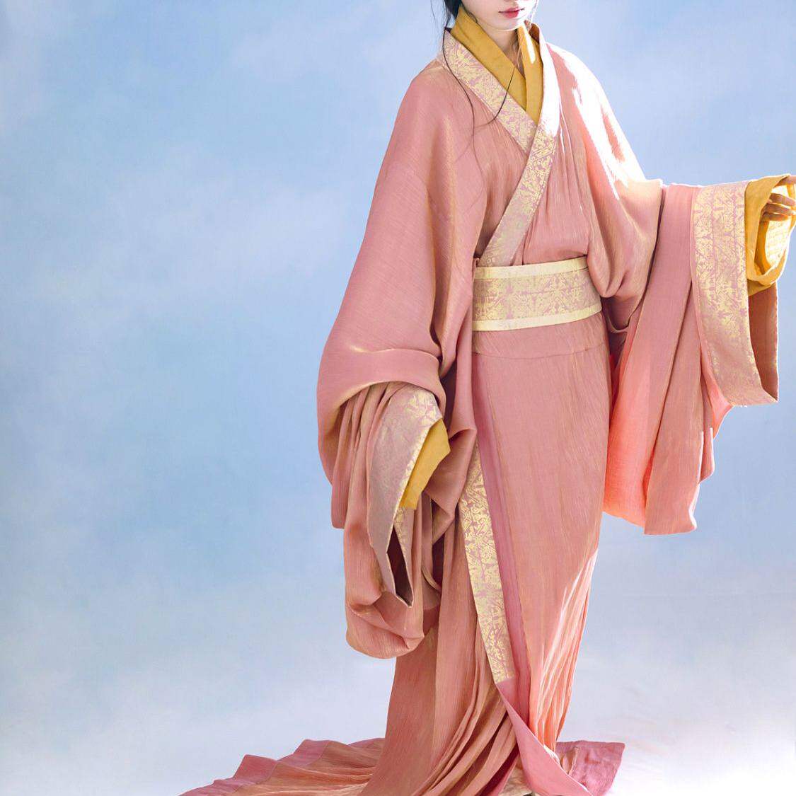 乔织战国楚墓复原直裾袍汉服