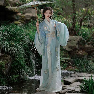 夏梨花月明重工刺绣战国袍