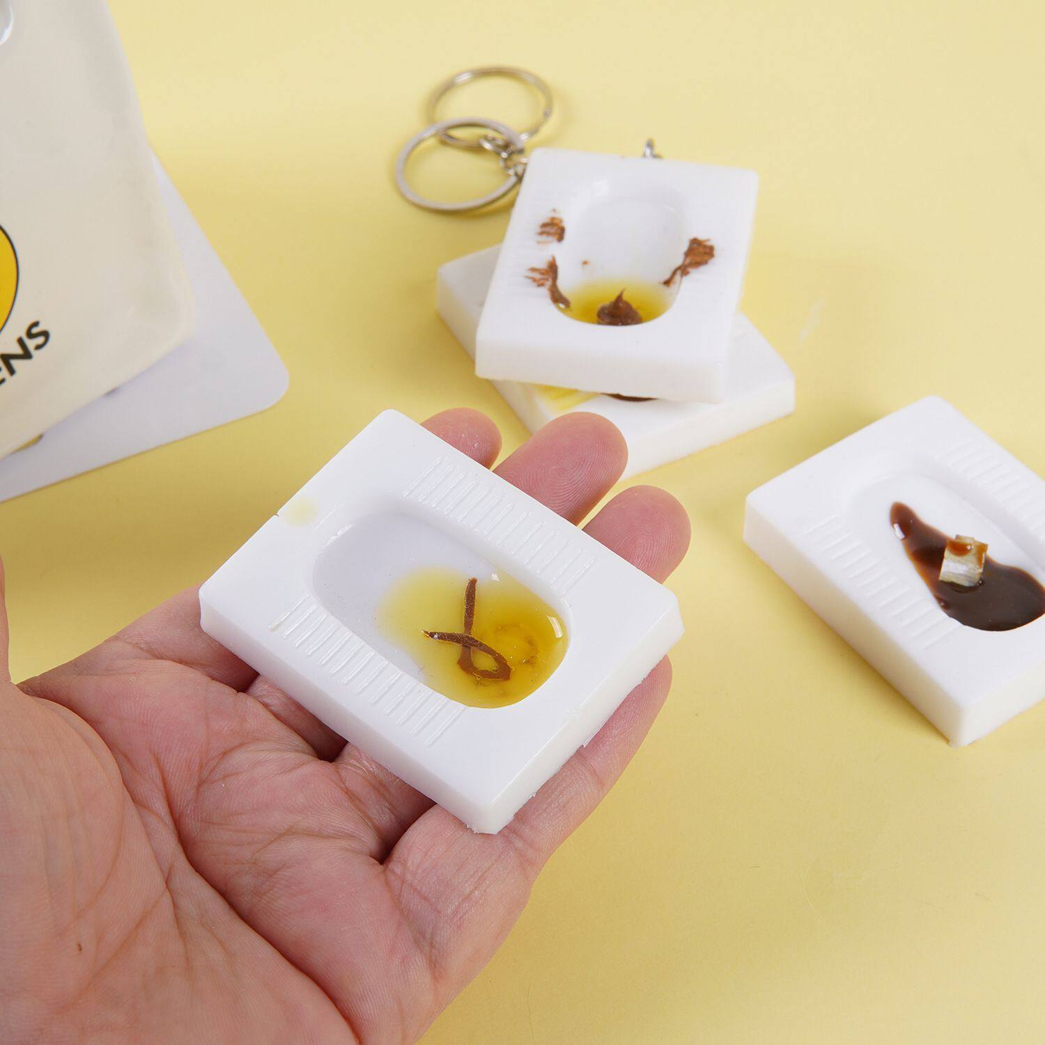 迷你仿真便池整蛊钥匙扣挂件蹲便器搞怪装饰玩具