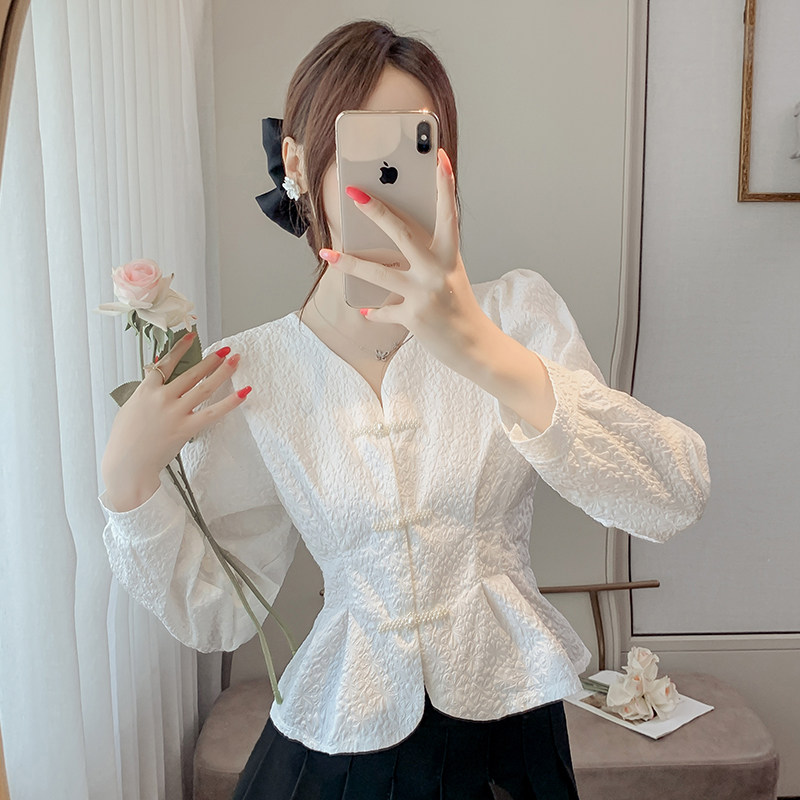 春秋冬珍珠盘扣修身长袖衬衫气质显高显瘦小众设计短款上衣女