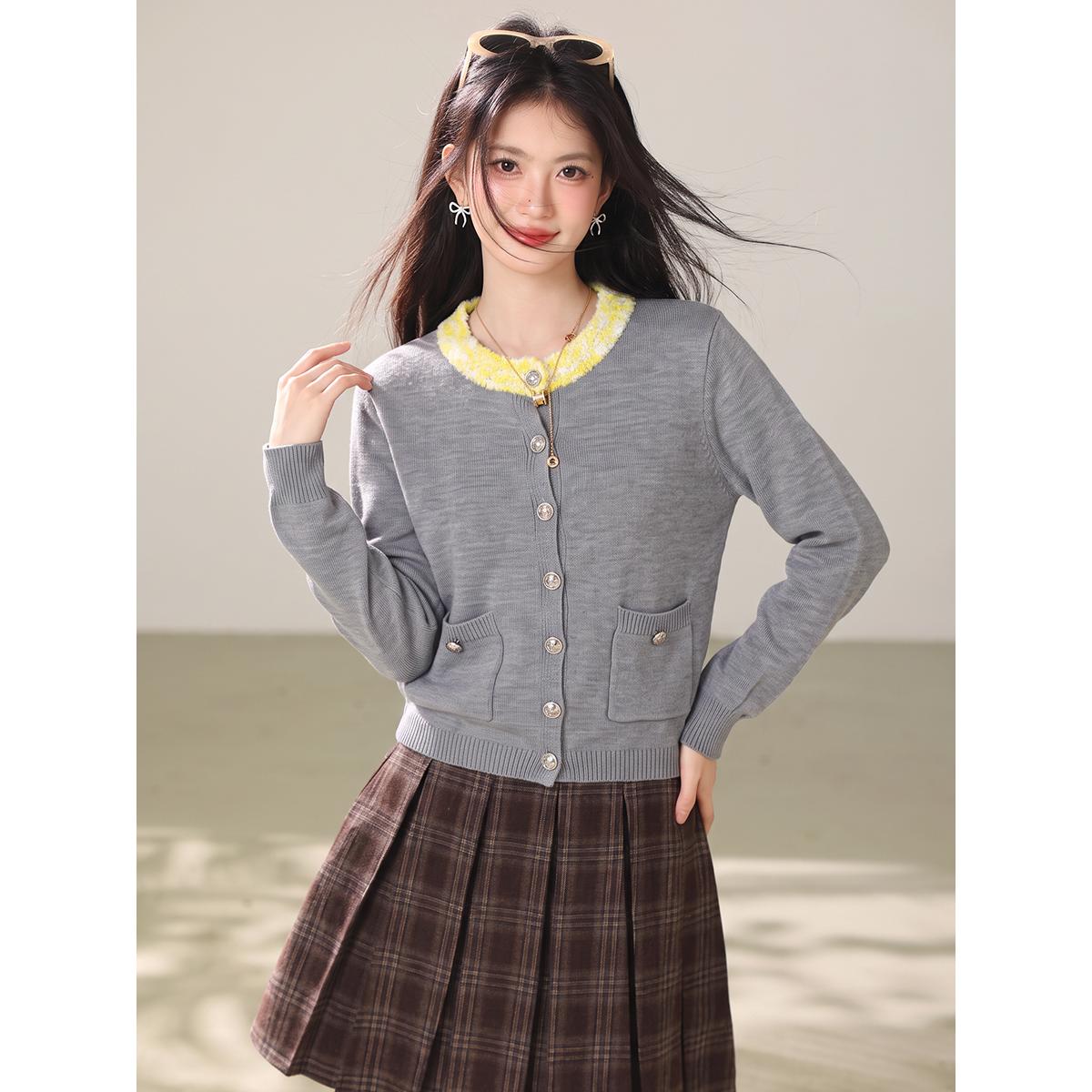 花纱拼接小香风短款毛衣气质圆领套头针织上衣
