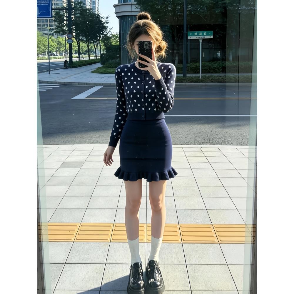 一整套穿搭针织上衣女2026秋冬新款高腰显瘦毛衣百褶裙两件套装潮