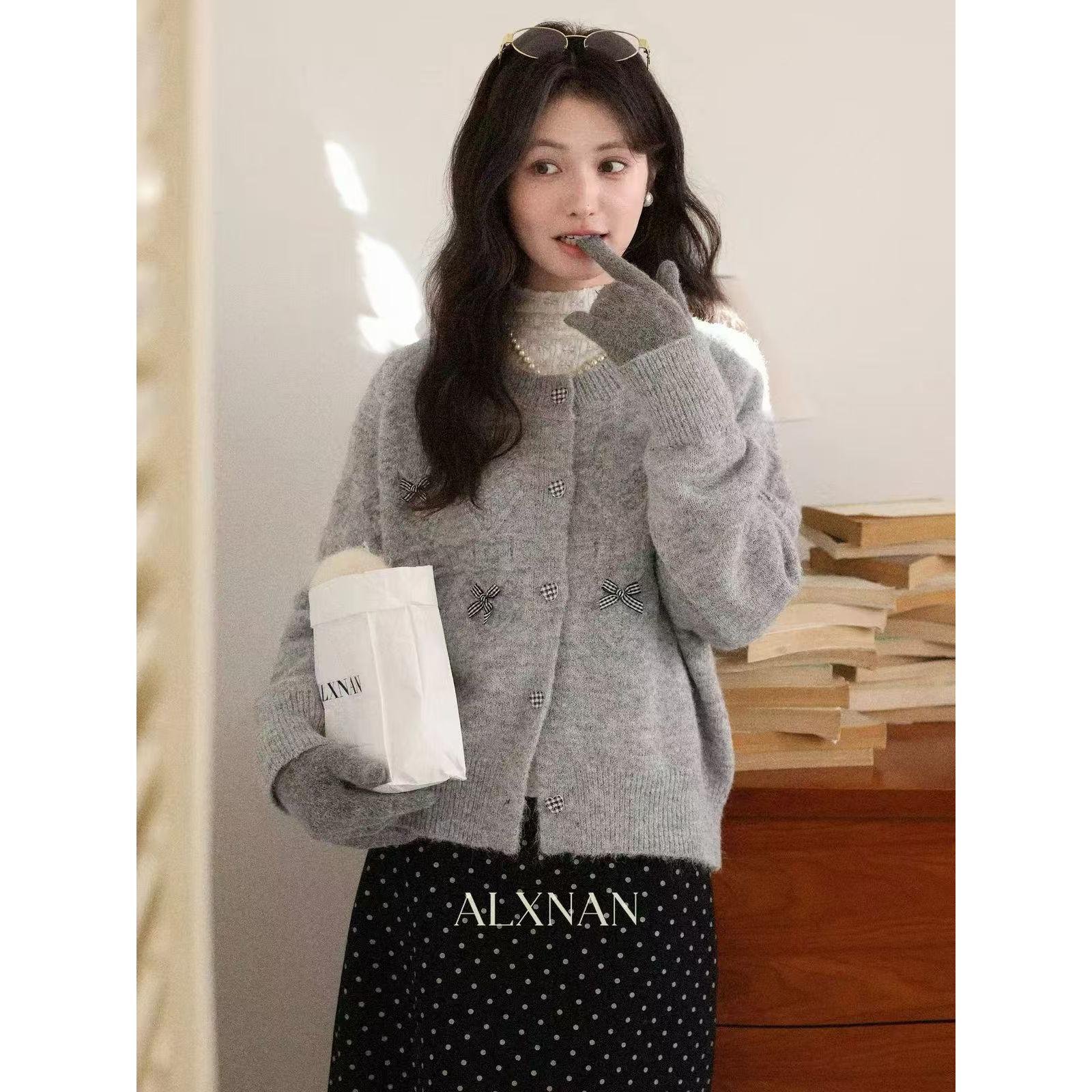 灰色长袖毛衣秋冬季小众设计感时尚开衫上衣女