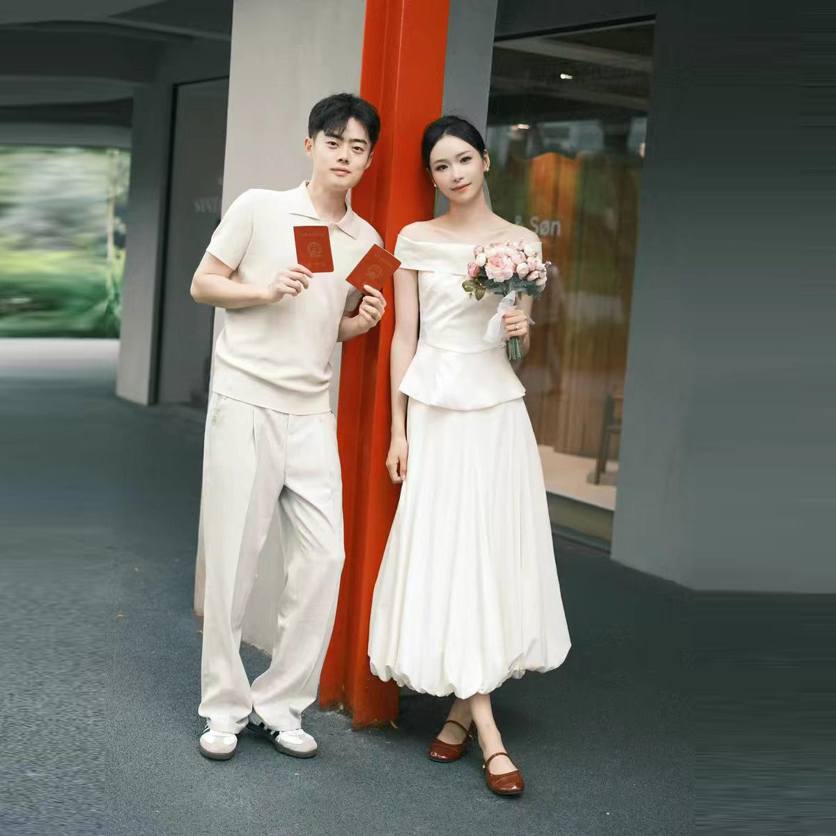 法式白色一字肩简约晚礼服连衣裙图片