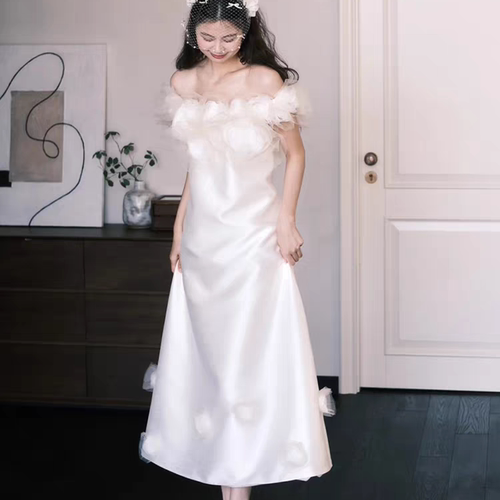 纤缕法式一字肩缎面花朵小礼服裙
