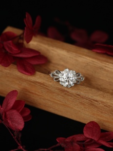 艺升缘珠宝白玫瑰戒指定制S925银一克拉莫桑石女士钻戒原创设计